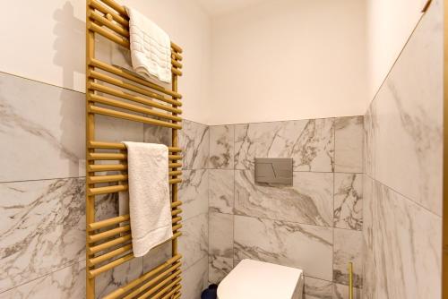 Spacious Brighton Home 2 Ensuites, Weekly & Monthly Stays-Marine LGF by Bluehouse Shortlets Brighton photo 27