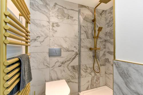 Spacious Brighton Home 2 Ensuites, Weekly & Monthly Stays-Marine LGF by Bluehouse Shortlets Brighton photo 29