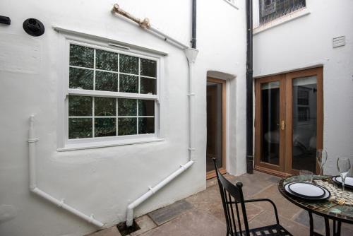 Spacious Brighton Home 2 Ensuites, Weekly & Monthly Stays-Marine LGF by Bluehouse Shortlets Brighton photo 26