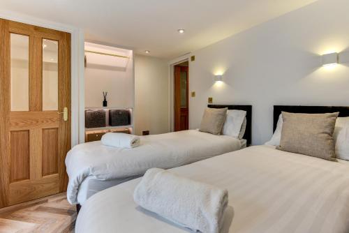 Spacious Brighton Home 2 Ensuites, Weekly & Monthly Stays-Marine LGF by Bluehouse Shortlets Brighton photo 18