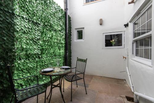 Spacious Brighton Home 2 Ensuites, Weekly & Monthly Stays-Marine LGF by Bluehouse Shortlets Brighton photo 23