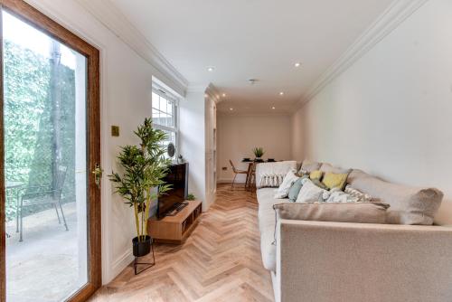 Spacious Brighton Home 2 Ensuites, Weekly & Monthly Stays-Marine LGF by Bluehouse Shortlets Brighton photo 19