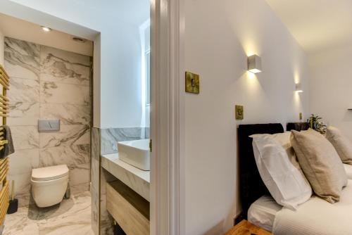 Spacious Brighton Home 2 Ensuites, Weekly & Monthly Stays-Marine LGF by Bluehouse Shortlets Brighton photo 4