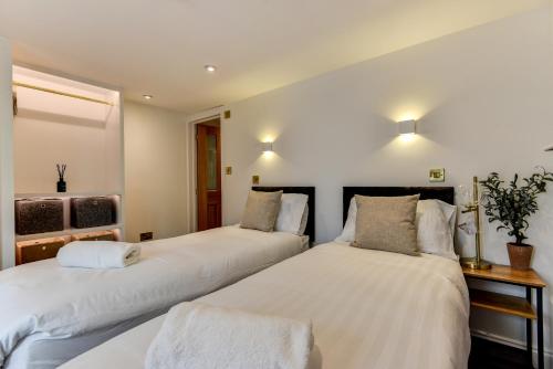 Spacious Brighton Home 2 Ensuites, Weekly & Monthly Stays-Marine LGF by Bluehouse Shortlets Brighton photo 15