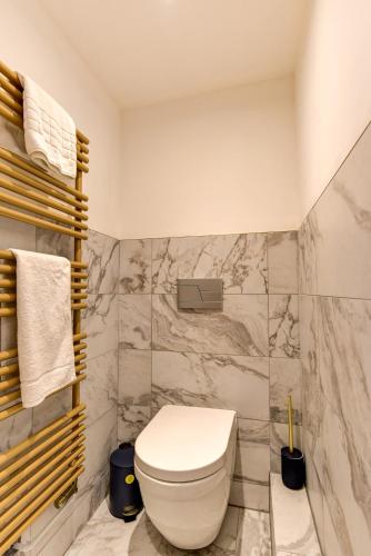 Spacious Brighton Home 2 Ensuites, Weekly & Monthly Stays-Marine LGF by Bluehouse Shortlets Brighton photo 32