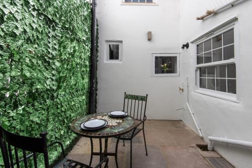 Spacious Brighton Home 2 Ensuites, Weekly & Monthly Stays-Marine LGF by Bluehouse Shortlets Brighton photo 25