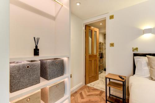 Spacious Brighton Home 2 Ensuites, Weekly & Monthly Stays-Marine LGF by Bluehouse Shortlets Brighton photo 22