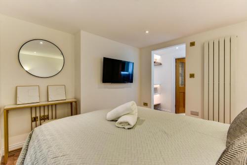 Spacious Brighton Home 2 Ensuites, Weekly & Monthly Stays-Marine LGF by Bluehouse Shortlets Brighton photo 34