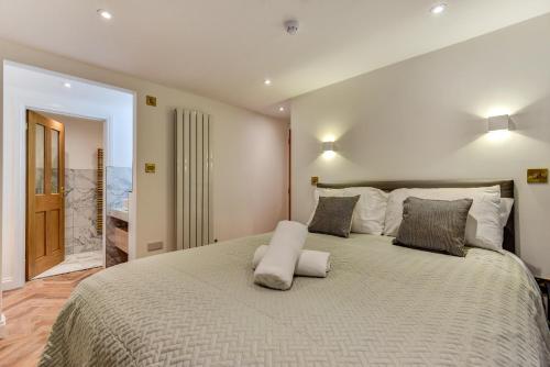 Spacious Brighton Home 2 Ensuites, Weekly & Monthly Stays-Marine LGF by Bluehouse Shortlets Brighton photo 36
