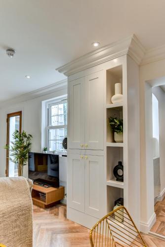 Spacious Brighton Home 2 Ensuites, Weekly & Monthly Stays-Marine LGF by Bluehouse Shortlets Brighton photo 40