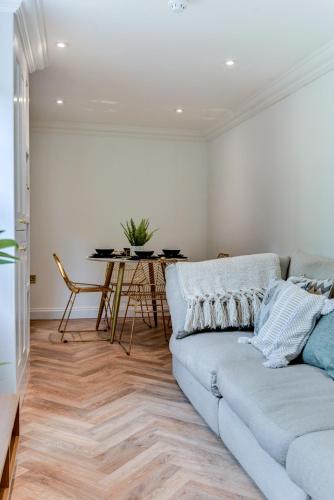 Spacious Brighton Home 2 Ensuites, Weekly & Monthly Stays-Marine LGF by Bluehouse Shortlets Brighton photo 44