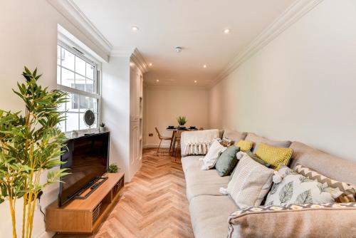 Spacious Brighton Home 2 Ensuites, Weekly & Monthly Stays-Marine LGF by Bluehouse Shortlets Brighton photo 43