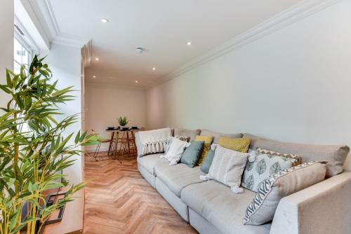 Spacious Brighton Home 2 Ensuites, Weekly & Monthly Stays-Marine LGF by Bluehouse Shortlets Brighton photo 46