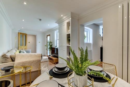 Spacious Brighton Home 2 Ensuites, Weekly & Monthly Stays-Marine LGF by Bluehouse Shortlets Brighton photo 54