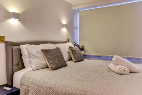 Spacious Brighton Home 2 Ensuites, Weekly & Monthly Stays-Marine LGF by Bluehouse Shortlets Brighton photo 57