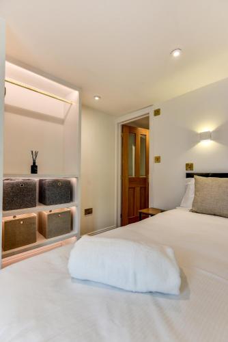Spacious Brighton Home 2 Ensuites, Weekly & Monthly Stays-Marine LGF by Bluehouse Shortlets Brighton photo 51