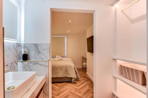 Spacious Brighton Home 2 Ensuites, Weekly & Monthly Stays-Marine LGF by Bluehouse Shortlets Brighton photo 52