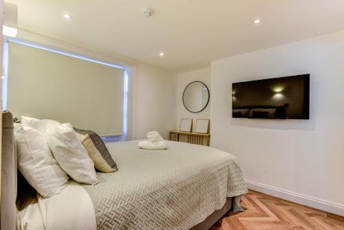 Spacious Brighton Home 2 Ensuites, Weekly & Monthly Stays-Marine LGF by Bluehouse Shortlets Brighton photo 55