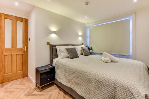 Spacious Brighton Home 2 Ensuites, Weekly & Monthly Stays-Marine LGF by Bluehouse Shortlets Brighton photo 53