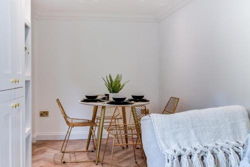 Spacious Brighton Home 2 Ensuites, Weekly & Monthly Stays-Marine LGF by Bluehouse Shortlets Brighton photo 62
