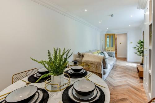 Spacious Brighton Home 2 Ensuites, Weekly & Monthly Stays-Marine LGF by Bluehouse Shortlets Brighton photo 59