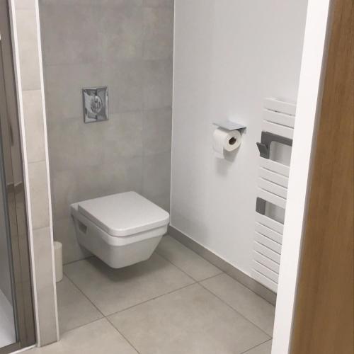 a bathroom with a toilet and a roll of toilet paper at Suite avec 2 chambres d'hôtes pour 1 à 4 personnes avec vue mer, terrasse, parking privé, proche port et aéroport, petit déjeuner inclus in Ajaccio