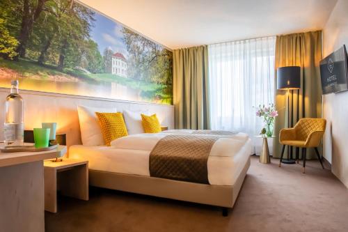 a hotel room with a bed and a painting on the wall at Hotel Restaurant Elbebrücke in Oranienbaum-Wörlitz