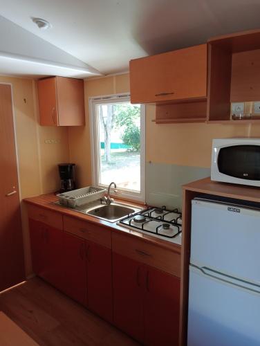 Η κουζίνα ή μικρή κουζίνα στο La Bastide