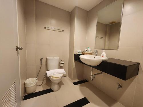 Koupelna v ubytování Family Suit 2 Bedrooms 2 Bathrooms in Chiang Mai