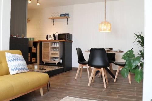 a living room with a table and chairs at Casa Vento Budens in Budens