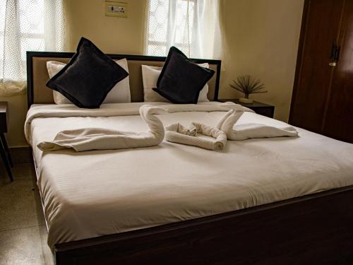 a bed with two beds with towels on it at snooze inn jodhpur in Jodhpur