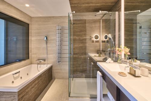 Salle de bains dans l'établissement VP Plaza España Design
