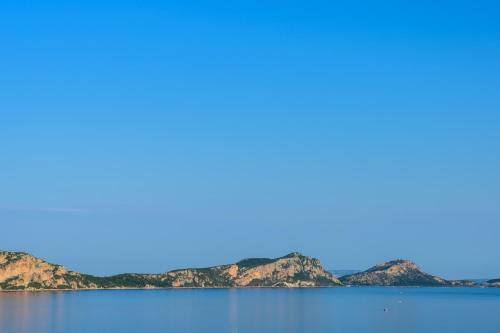 a view of a lake with mountains in the background at Blue Sky House in Pylos