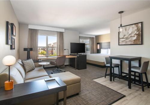 Residence Inn Phoenix Glendale Sports & Entertainment District Image