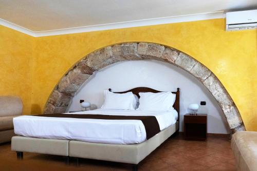 Una cama o camas en una habitación de Il Duomo