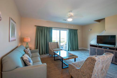 a living room with a couch and a tv at Hawks Cay Resort in Marathon