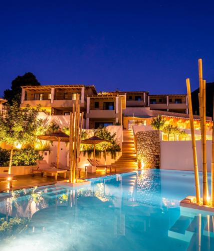 a view of a swimming pool at night at Crystal Waters in Nikiana