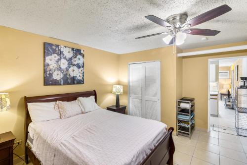 a bedroom with a bed and a ceiling fan at Caribbean View condo in Christiansted