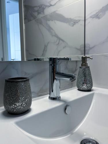 A bathroom at Luxury bungalow Maspalomas Gran Canaria