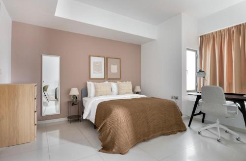 Llit o llits en una habitació de Modern Heights 2BR apartment in Singapore!