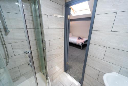 a bathroom with a shower and a toilet and a sink at Remarkable 1-Bed Studio in Birmingham in Birmingham