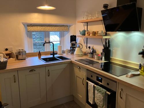 Nhà bếp/bếp nhỏ tại The Wharfe at Greystones - Cosy, comfortable retreat