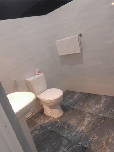 a bathroom with a toilet and a sink at LIZI VILLA in Beruwala