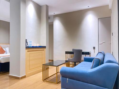 Coin salon dans l'établissement Hôtel FAMILLE MONDIALE