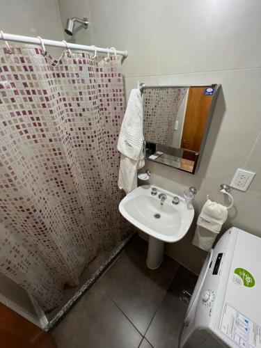 a bathroom with a sink and a shower curtain at Nuevo apartamento en primer piso a 7 min del centro in Concordia