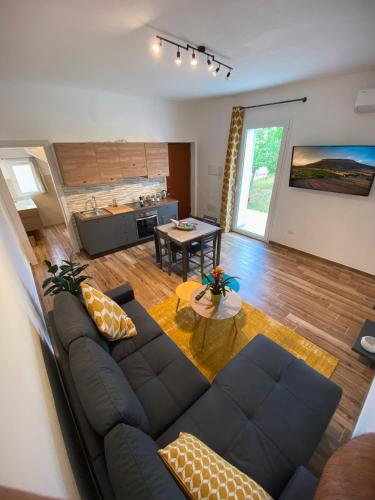 an overhead view of a living room with a couch and a table at Alessandra's apartment in Sassari