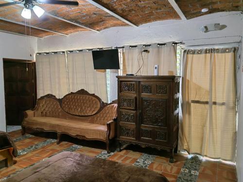 a living room with a couch and a dresser at LA CASA DE LOS MANGOS AJIJIC in San Antonio
