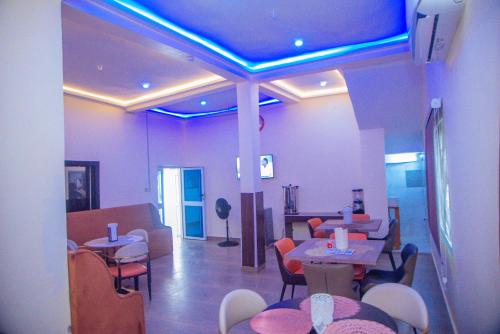 MTown Hotel and Suites – Photos 4