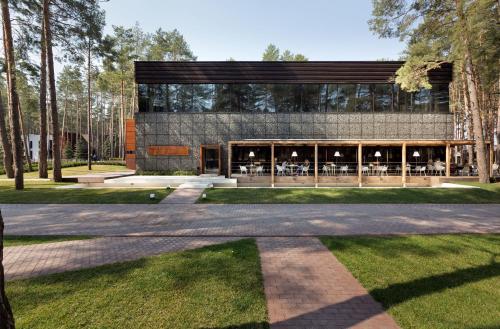 a building with a courtyard with grass at Verholy Relax Park in Sosnovka