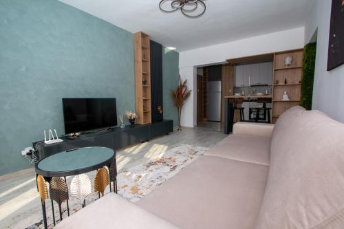 a living room with a couch and a tv at Sweet Inn in Iaşi